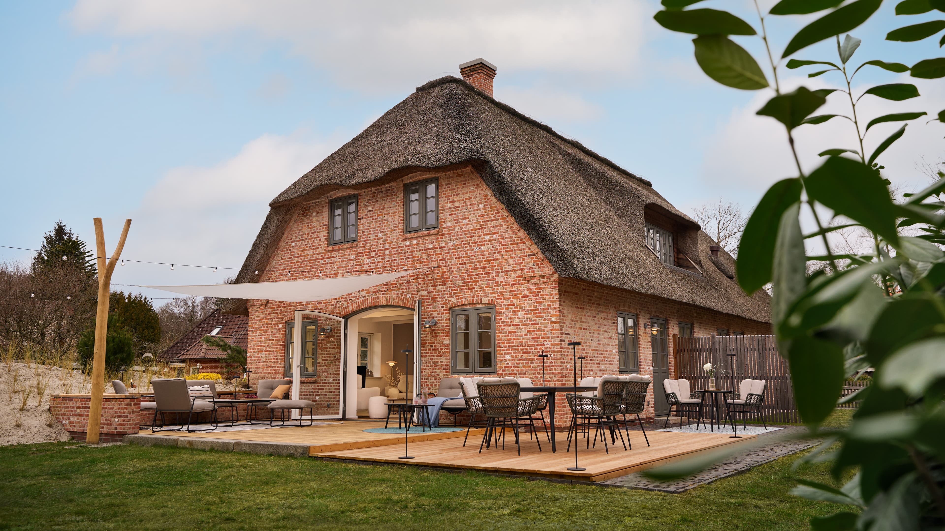 Nordsee-Traumhaus mit großer Terrasse und Sonnensegel